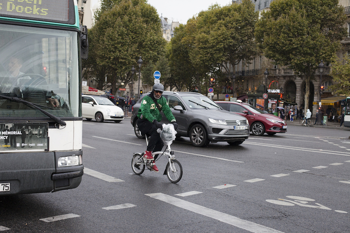Mobilité<small class="fine d-inline"> </small>? Cyclistes et chauffeurs racontent leur vécu dans les rues de Paris