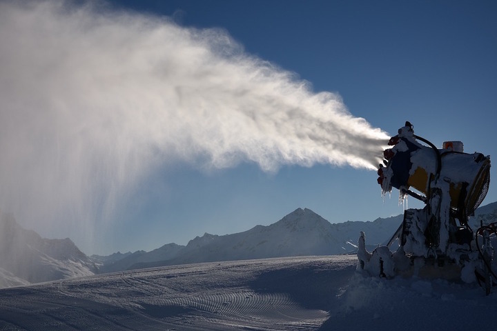 Reporterre sur France Inter : la neige artificielle ne sauvera pas les stations de ski