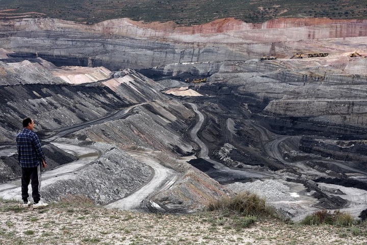 Financiers, arrêtez d'investir dans le fossile<small class="fine d-inline"> </small>!