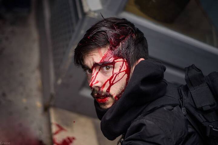 La police blesse un photographe pendant une manifestation