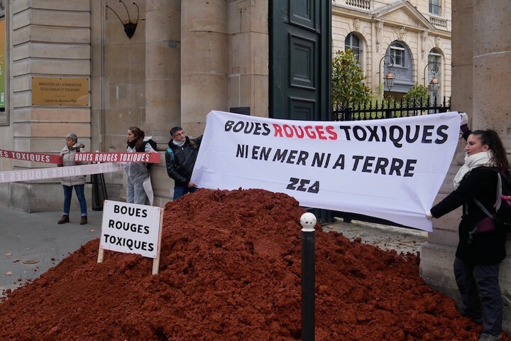 Boues rouges «<small class="fine d-inline"> </small>livrées<small class="fine d-inline"> </small>» à Paris : Alteo porte plainte pour vol