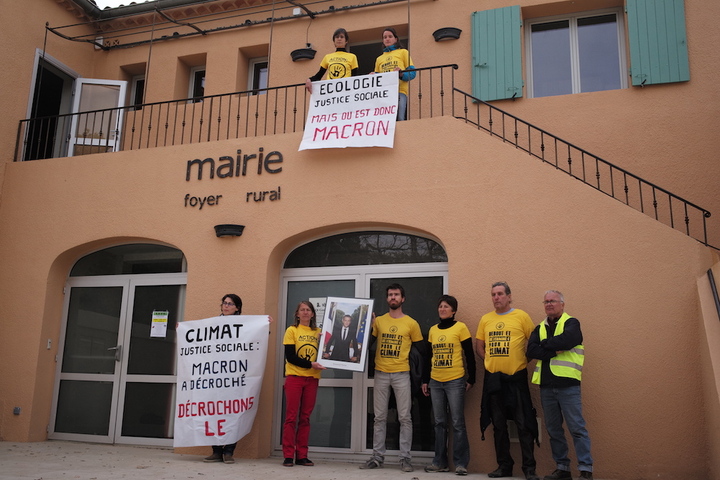 Nouvelle «<small class="fine d-inline"> </small>réquisition<small class="fine d-inline"> </small>» de portrait de Macron près de Marseille 
