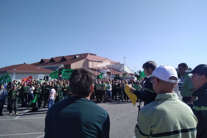 Les gardes forestiers ont manifesté contre la privatisation de l'<span class="caps">ONF</span>