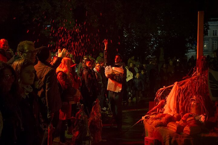 Rituels de désenvoûtement de la finance, à Aurillac (Cantal)
