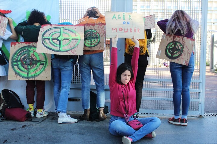 Des collégiens manifestent pour le climat : «<small class="fine d-inline"> </small>C'est pour notre futur, il faut sauver la planète<small class="fine d-inline"> </small>»
