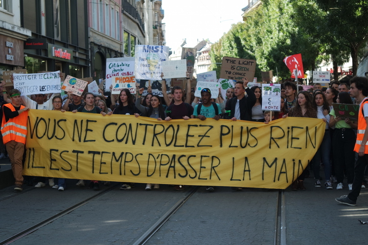 À Strasbourg, des marches Climat sous le ciel bleu