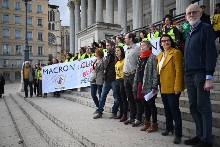 Huit décrocheurs de portraits condamnés en appel 