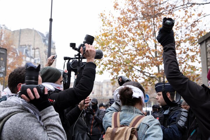 «<small class="fine d-inline"> </small>Nous, journalistes grévistes et salariés solidaires du mouvement contre la réforme des retraites<small class="fine d-inline"> </small>»