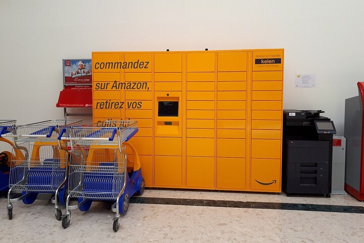 Amazon ment et continue de profiter de la crise
