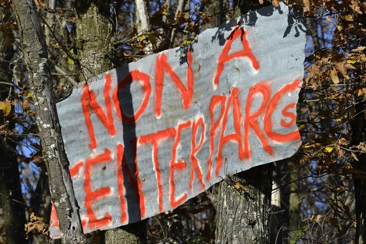 Contre les Center Parcs «<small class="fine d-inline"> </small>qui veulent remplacer la nature<small class="fine d-inline"> </small>», les opposants se regroupent