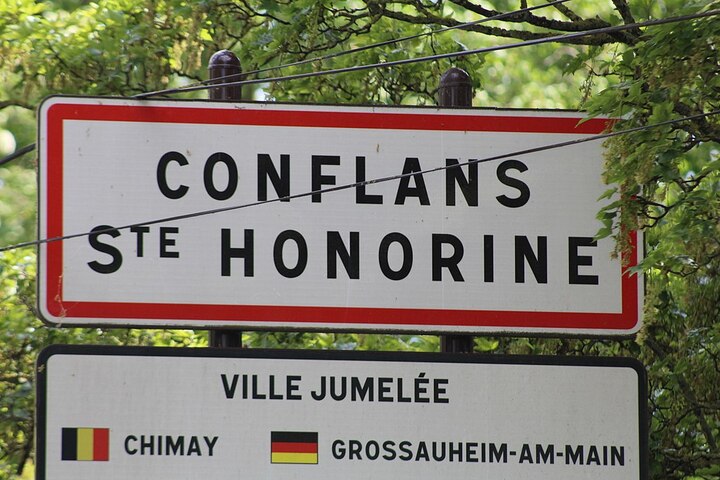 Attentat de Conflans : associations et syndicats appellent à plus de solidarité et de justice sociale