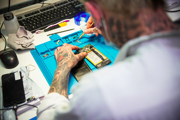 Reporterre sur France Inter : les smartphones reconditionnés, une solution anti-gaspi