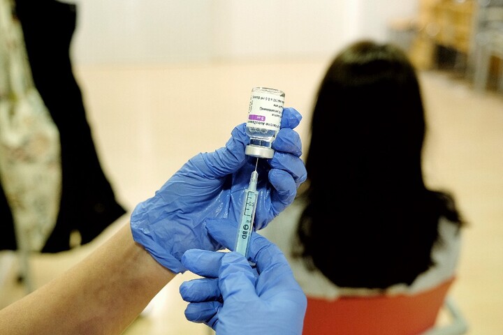 Vaccin anti-Covid : il aurait fallu «<small class="fine d-inline"> </small>un débat public<small class="fine d-inline"> </small>», regrette Chantal Jouanno