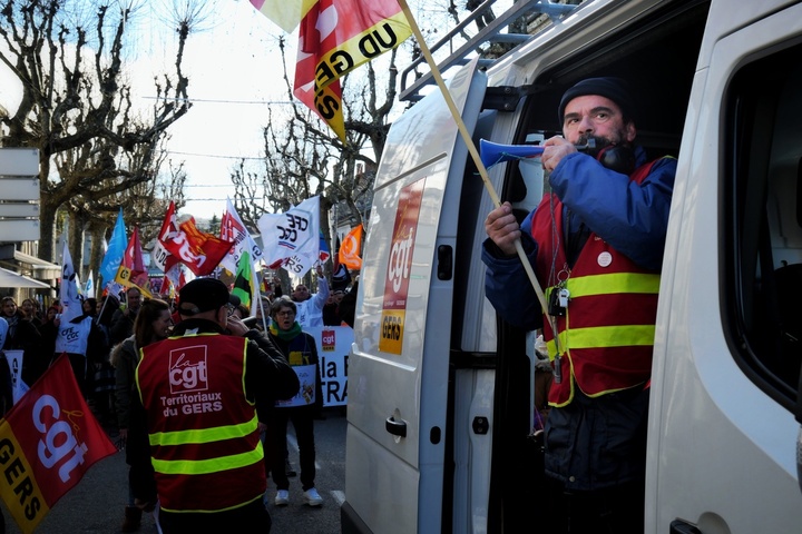 «<small class="fine d-inline"> </small>Notre corps va lâcher<small class="fine d-inline"> </small>» : les petites villes mobilisées pour les retraites 