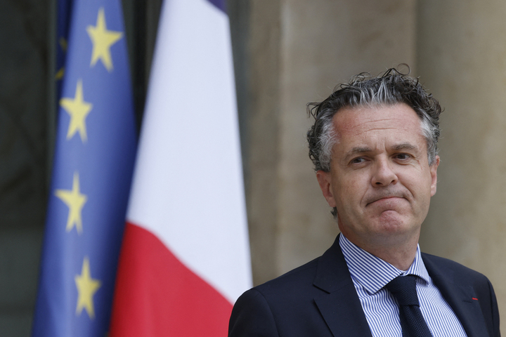 Le ministre de l'Écologie multiplie discrètement les vols en avion privé 