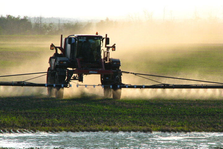 Pas de hausse des taxes pour les agriculteurs utilisant des pesticides