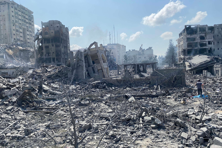 Guerre à Gaza : 300 000 tonnes de <span class="caps">CO</span><sub>2</sub> relâchées dans l'atmosphère