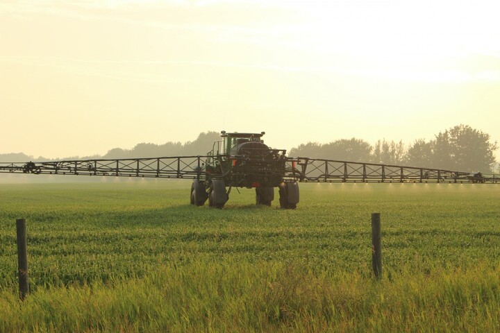 Pesticides : les distances de sécurité autour des zones traitées jugées insuffisantes