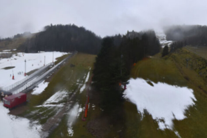 Dans les Vosges, 70 tonnes de neige amenées par camion