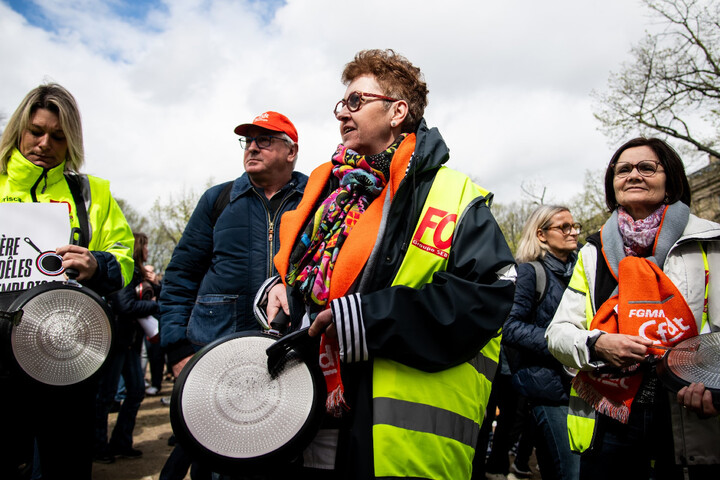 «<small class="fine d-inline"> </small>Touche pas à ma poêle<small class="fine d-inline"> </small>» : les salariés de Tefal contre une interdiction des <span class="caps">PFAS</span>