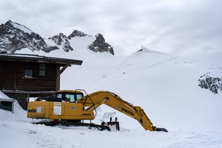 Téléphérique sur le glacier de la Girose : le chantier à l'arrêt<small class="fine d-inline"> </small>?