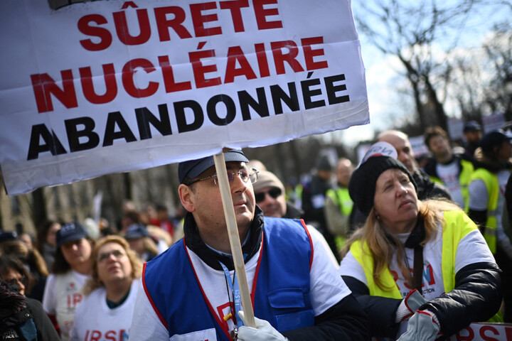 Nucléaire : la fusion controversée de l'<span class="caps">IRSN</span> et l'<span class="caps">ASN</span> est validée