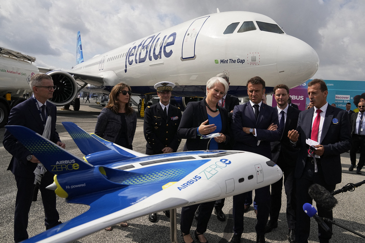 Avions et bateaux : comment l'hydrogène entretient le mythe de la croissance