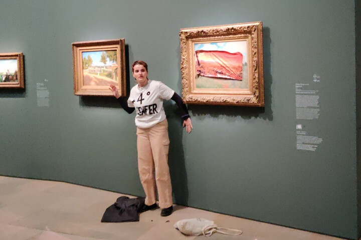 Tableau de Monet ciblé : 48 h de garde à vue pour la militante écologiste