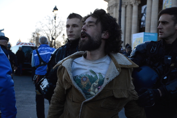 La police violente de nouveau des manifestants pour le climat