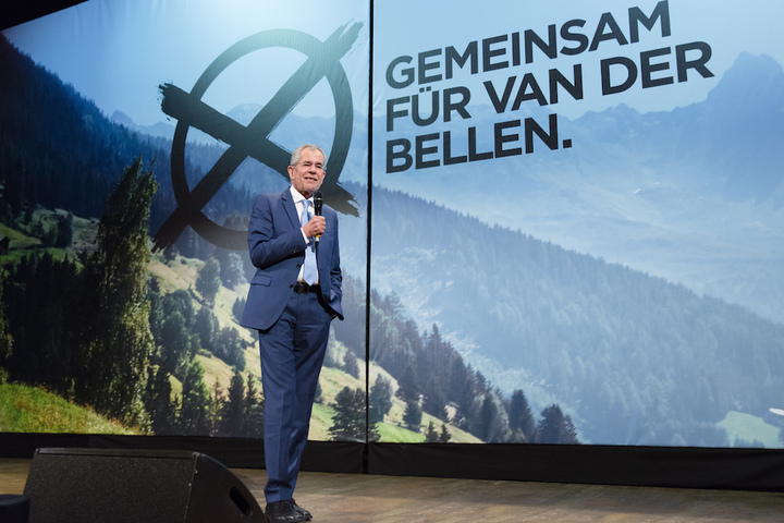 Face à l'extrême droite, un écologiste est élu président de l'Autriche