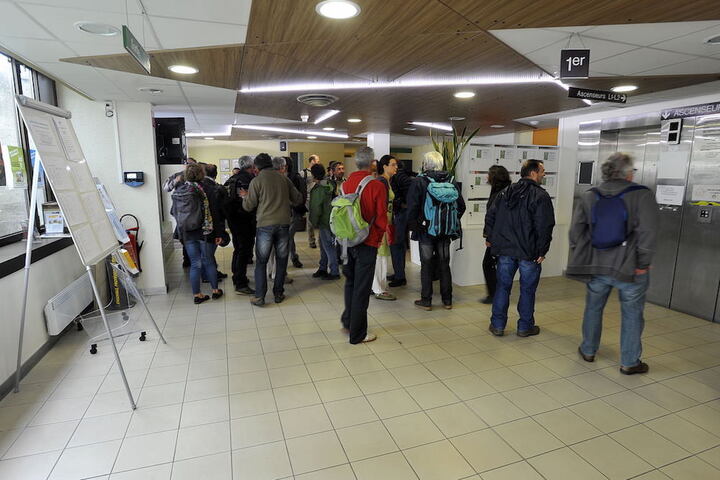 A Lyon, les Faucheurs volontaires mènent une action contre les <span class="caps">OGM</span> cachés