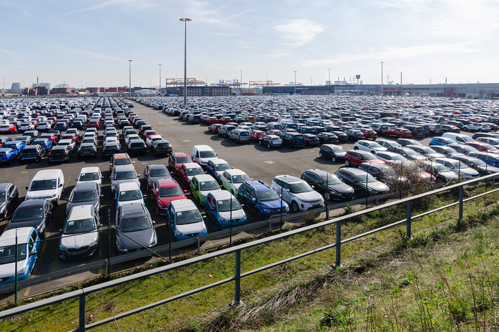 Tesla : Elon Musk va licencier 10<small class="fine d-inline"> </small>% des salariés