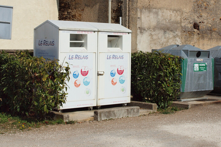 Le Relais met fin à sa grève, la collecte de vêtements reprend