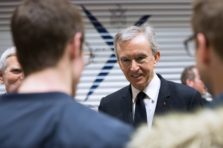 Bernard Arnault achète les magazines «<small class="fine d-inline"> </small>Challenges<small class="fine d-inline"> </small>», «<small class="fine d-inline"> </small>Sciences et Avenir<small class="fine d-inline"> </small>» et «<small class="fine d-inline"> </small>La Recherche<small class="fine d-inline"> </small>»