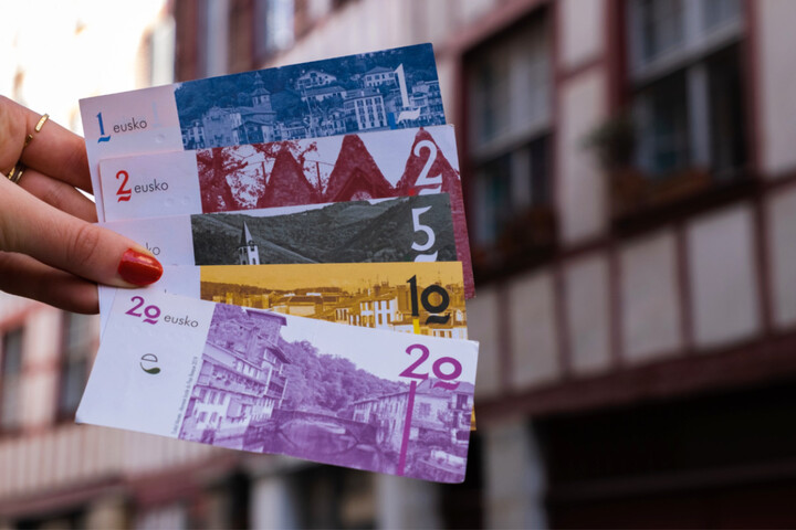 Au Pays basque, la monnaie locale reverse près de 80 000 euros aux associations du coin