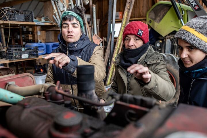 «<small class="fine d-inline"> </small>Moi aussi, je suis capable de le faire<small class="fine d-inline"> </small>» : quand les paysannes s'approprient les tracteurs