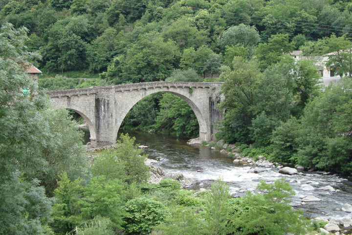En Ardèche, après un barrage vidangé, des boues toxiques se déversent 