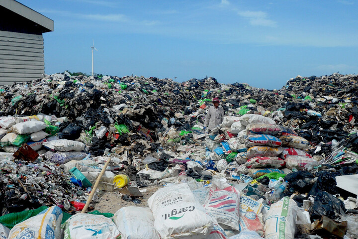 En Thaïlande, la surproduction de plastique rend vaine la gestion des déchets