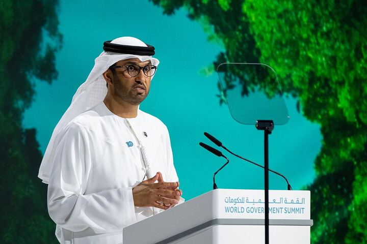 Le président de la <span class="caps">COP28</span> profite du sommet pour vendre du pétrole