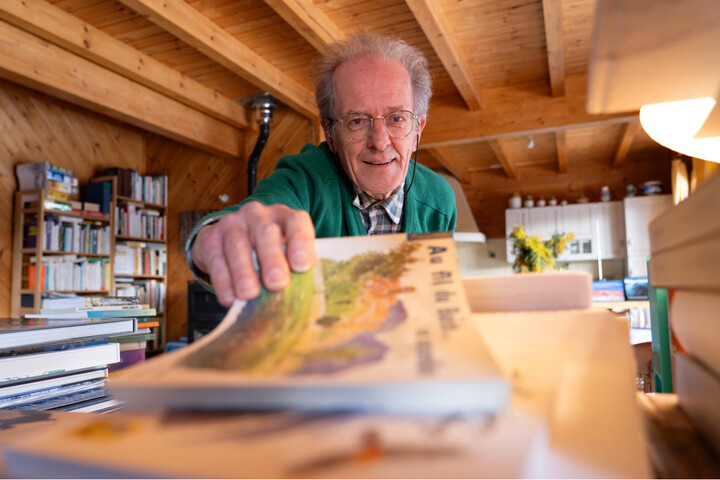  «<small class="fine d-inline"> </small>Collectionneur infatigable<small class="fine d-inline"> </small>», il veut sauver la plus grande bibliothèque de l'écologie en France