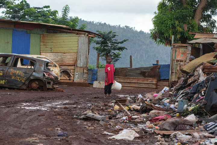 «<small class="fine d-inline"> </small>Quand je vois la pluie, j'ai peur<small class="fine d-inline"> </small>» : un an après le cyclone Chido, les enfants de Mayotte encore traumatisés