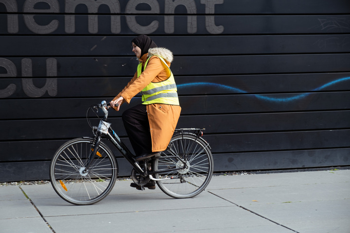 Grâce aux cours de vélo, ces femmes se réapproprient la ville