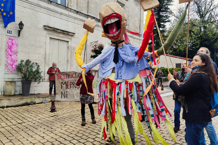 En Dordogne, des centaines de manifestants contre 40 hectares de carrière