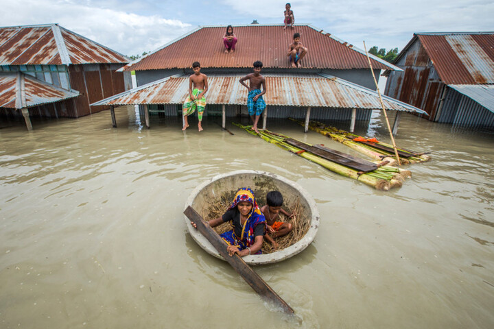 Inondations : au moins 18 morts et 300 000 évacuations au Bangladesh