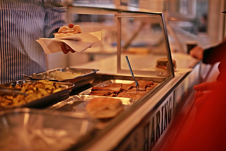 Pas de repas végétariens dans les lycées : la région Auvergne-Rhône-Alpes condamnée