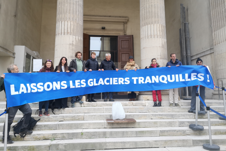 Un morceau de glacier amené à Paris pour alerter sur leur fonte