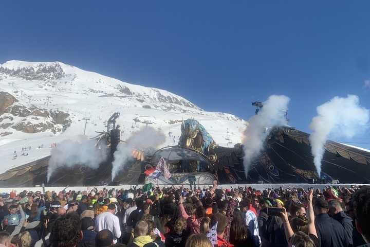 À Tomorrowland Winter, les riches clubbeurs en plein déni climatique