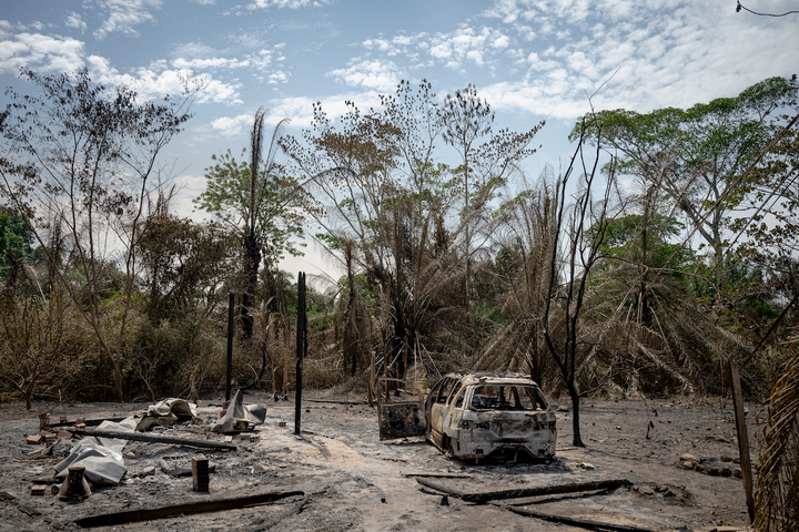 «<small class="fine d-inline"> </small>Tout a brûlé, que vais-je manger demain<small class="fine d-inline"> </small>?<small class="fine d-inline"> </small>» La Bolivie dévastée par les incendies