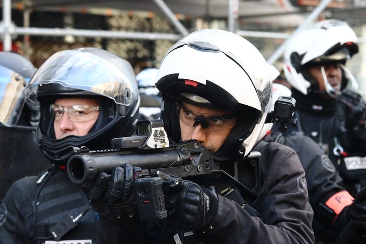 La pétition contre la «<small class="fine d-inline"> </small>présomption de légitime défense<small class="fine d-inline"> </small>» de la police recueille plus de 500 000 signatures