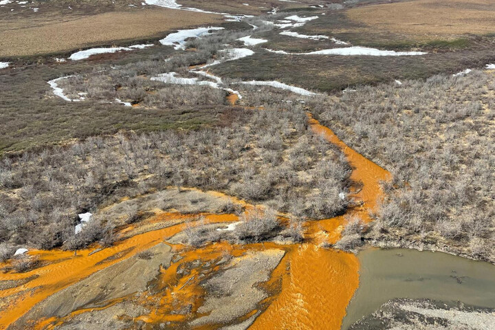 Rivières orange en Alaska : comment la crise climatique bouleverse les cours d'eau